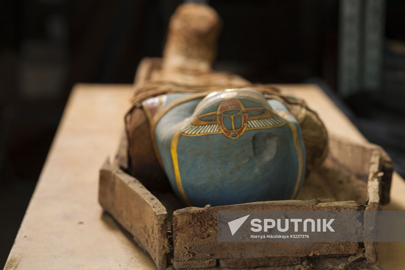 Expedition of Center of Egyptological Studies of Russian Academy of Sciences finds a mummy with golden mask in Fayum Oasis