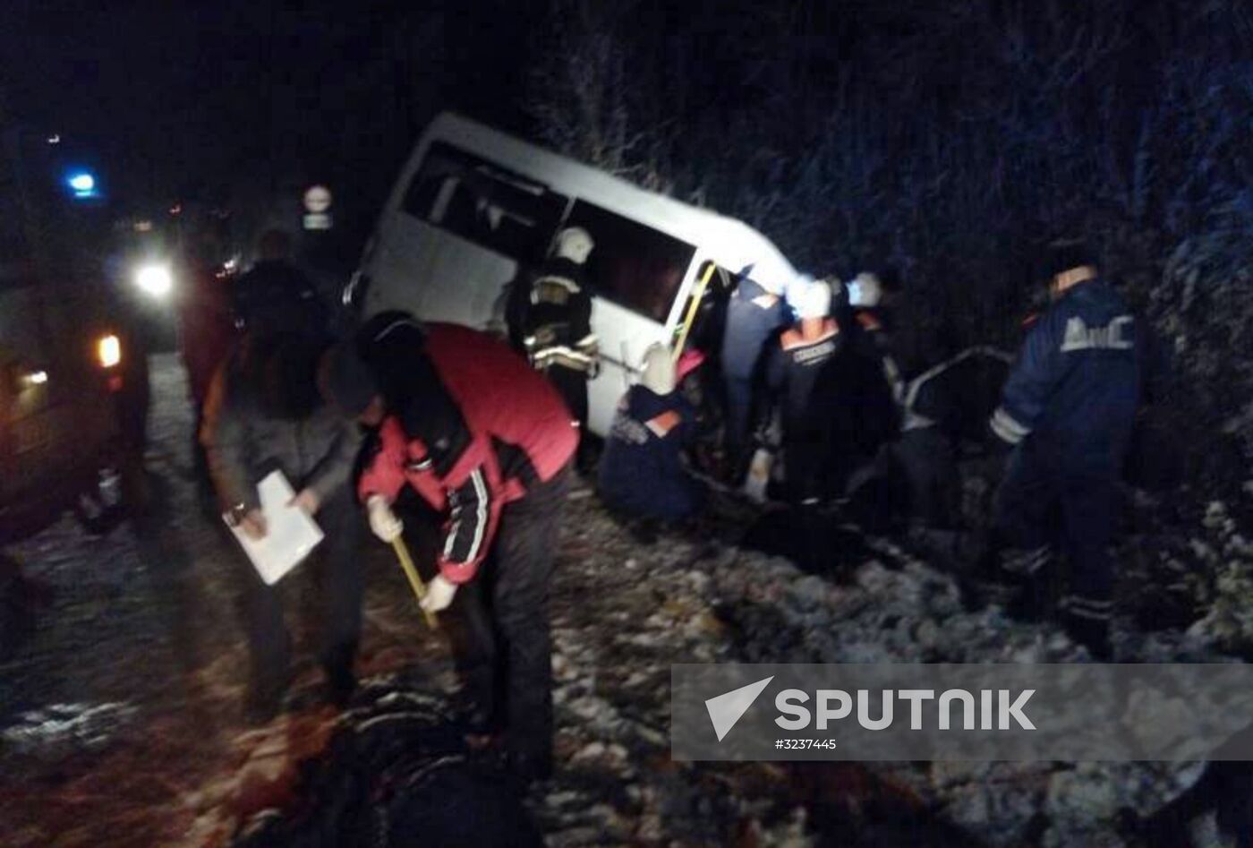 Log truck and minibus collide in Mari El