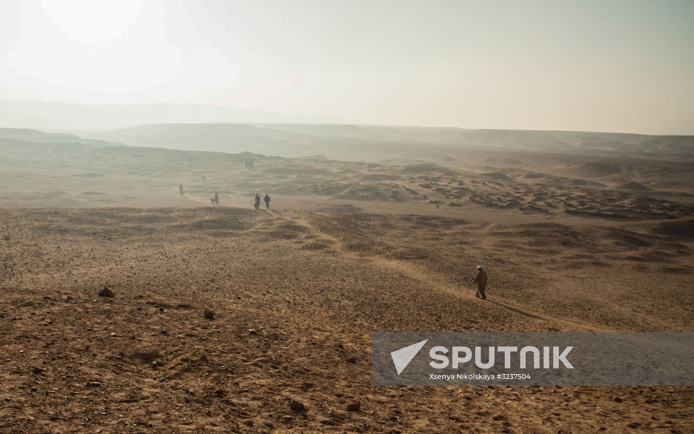 Expedition of Center of Egyptological Studies of Russian Academy of Sciences finds a mummy with golden mask in Fayum Oasis