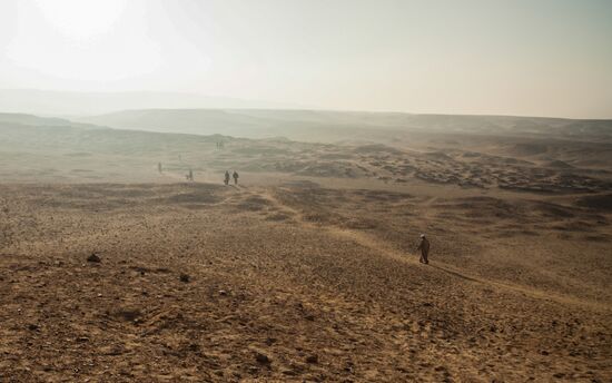 Expedition of Center of Egyptological Studies of Russian Academy of Sciences finds a mummy with golden mask in Fayum Oasis