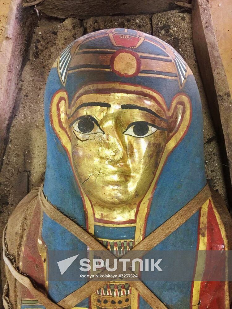 Expedition of Center of Egyptological Studies of Russian Academy of Sciences finds a mummy with golden mask in Fayum Oasis