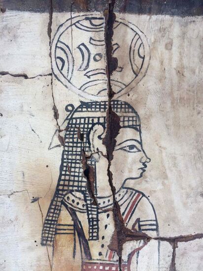 Expedition of Center of Egyptological Studies of Russian Academy of Sciences finds a mummy with golden mask in Fayum Oasis