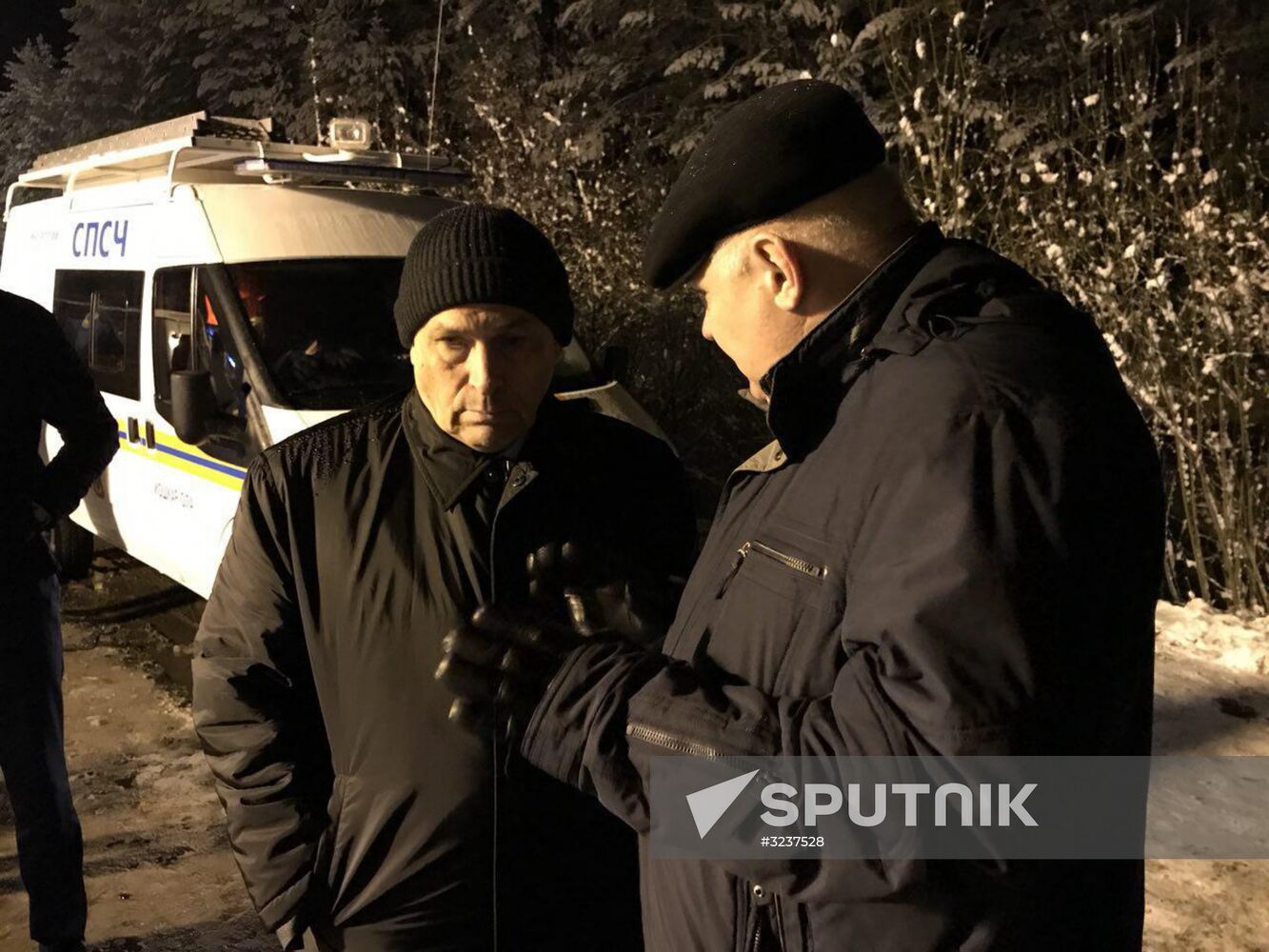 Minibus collides with timber truck in Mari El