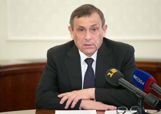 Minibus collides with timber truck in Mari El