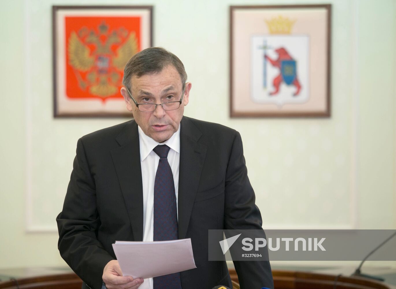 Minibus collides with timber truck in Mari El