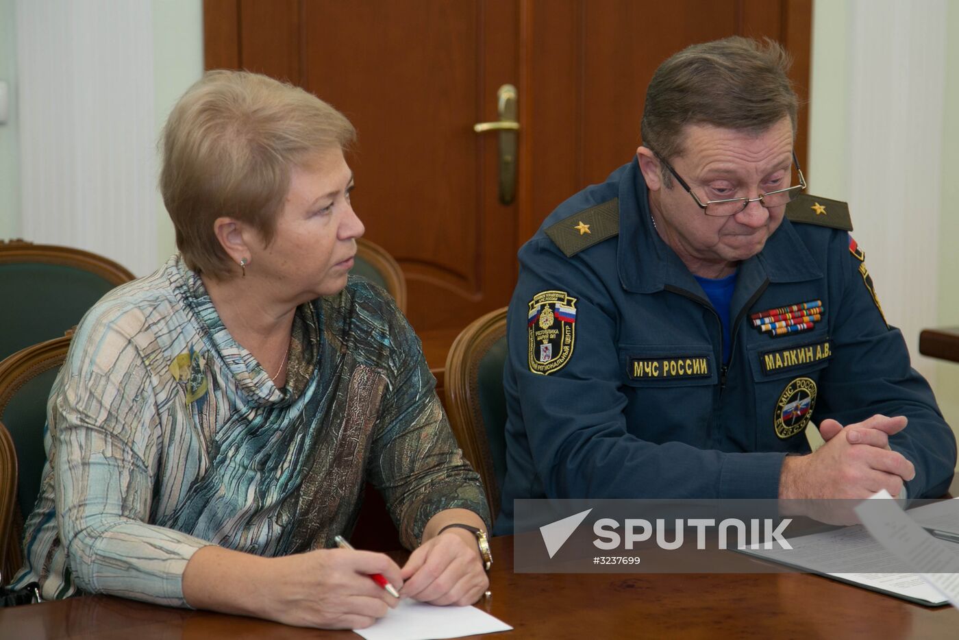 Minibus collides with timber truck in Mari El