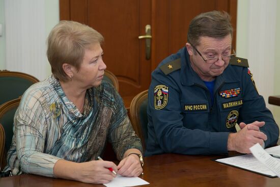 Minibus collides with timber truck in Mari El