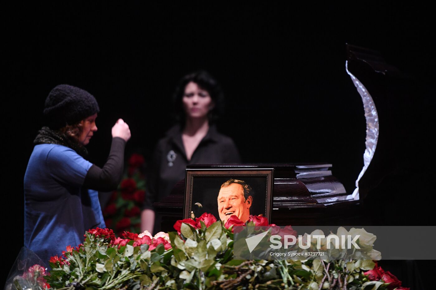 Paying last respects to actor Vitaly Shapovalov