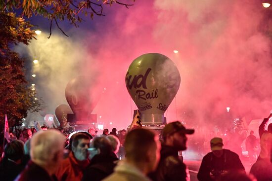 Paris protests against Emmanuel Macron's policies