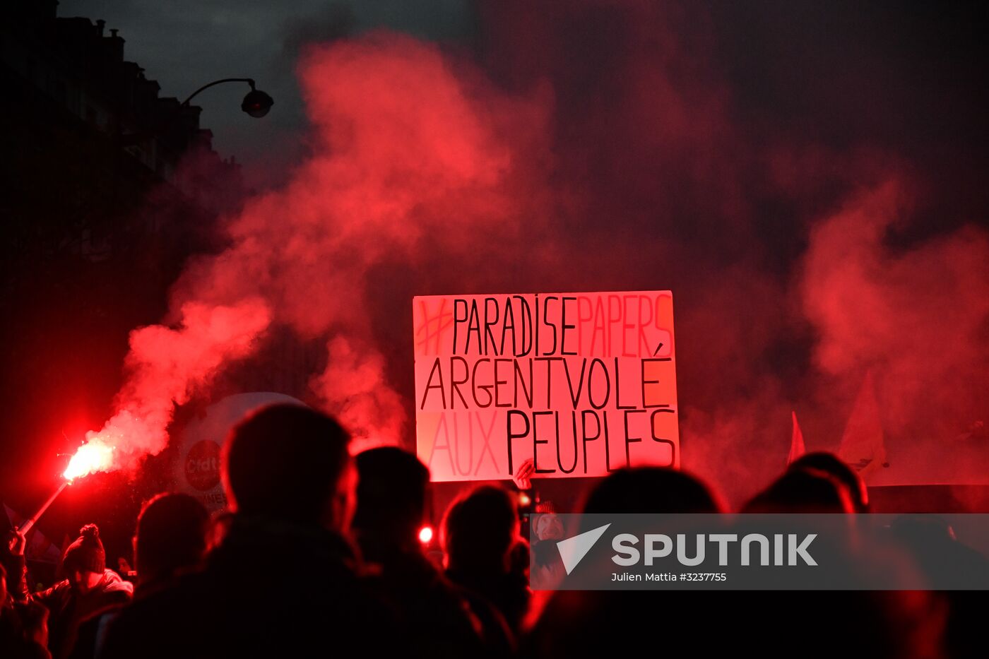 Rally in Paris against Macron's policies