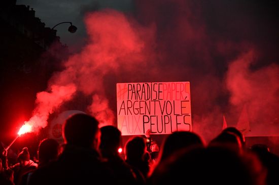 Rally in Paris against Macron's policies