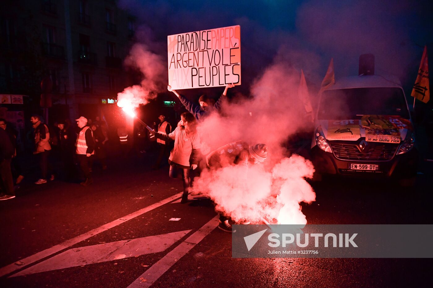 Rally in Paris against Macron's policies