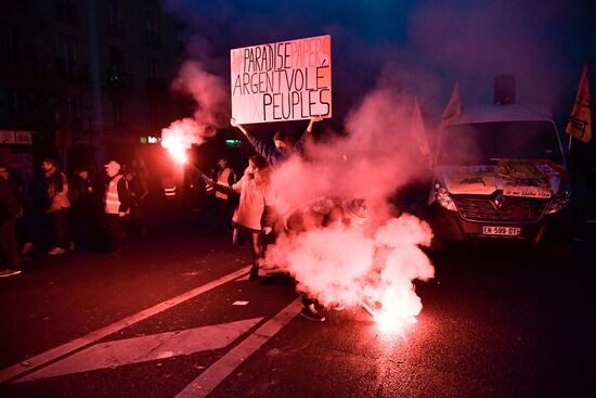 Rally in Paris against Macron's policies