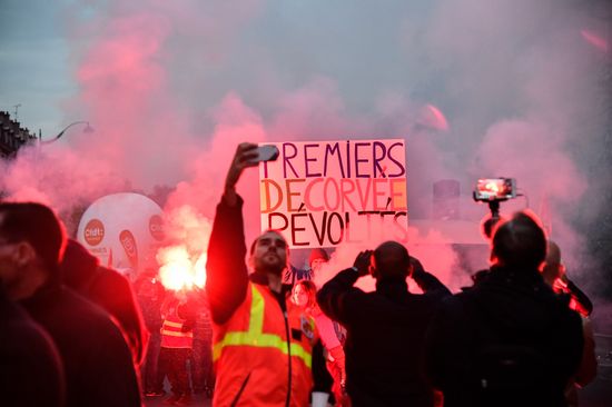 Rally in Paris against Macron's policies