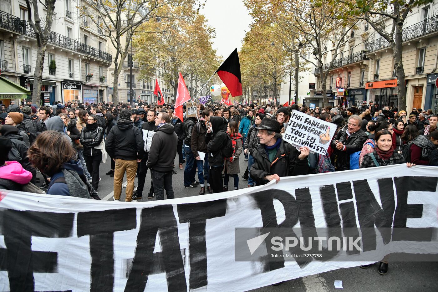 Rally in Paris against Macron's policies