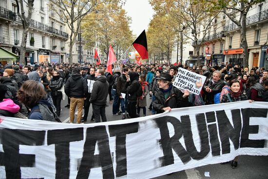 Rally in Paris against Macron's policies