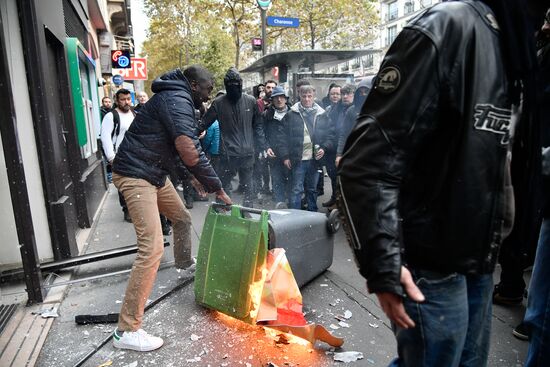 Rally in Paris against Macron's policies