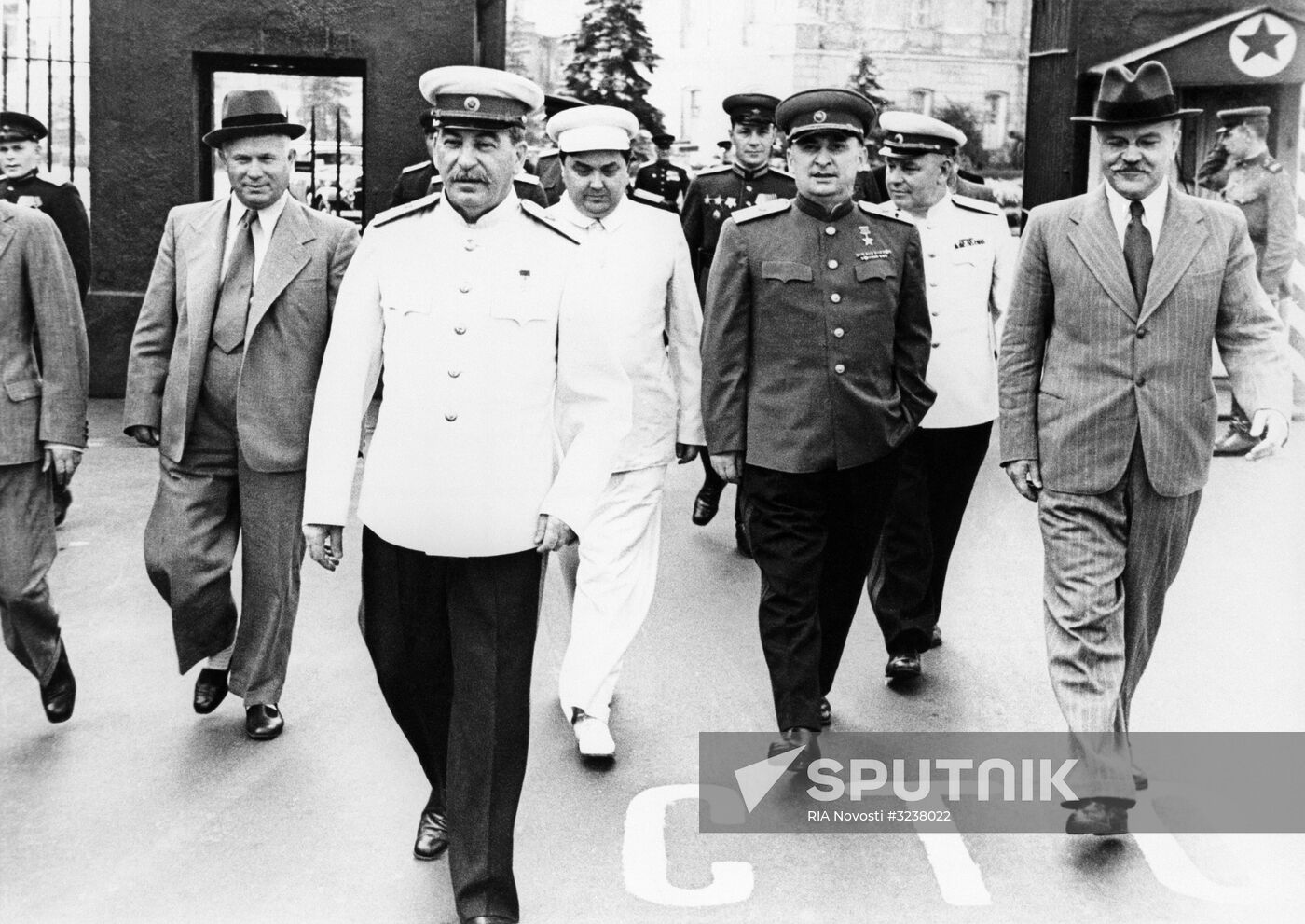 Nikita Khrushchev, Iosif Stalin, Georgy Malenkov, Lavreny Beria and Vyacheslav Molotov