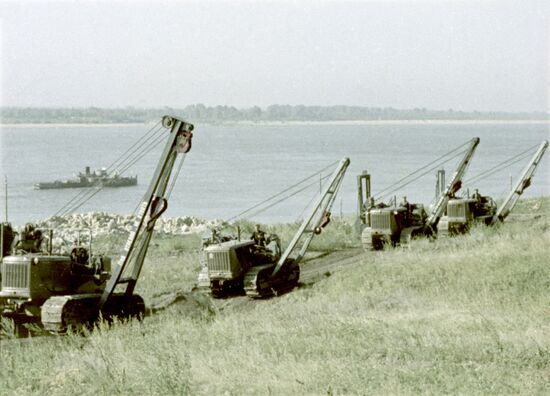 Shot from Main Pipeline documentary