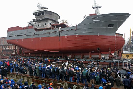 Launching Leninets trawler in Kaliningrad
