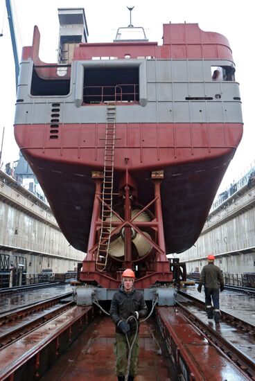 Launching Leninets trawler in Kaliningrad