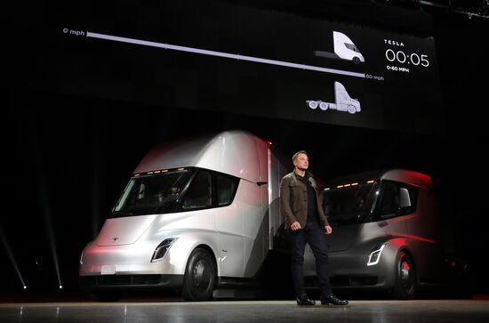 Tesla introduces new models of electric car