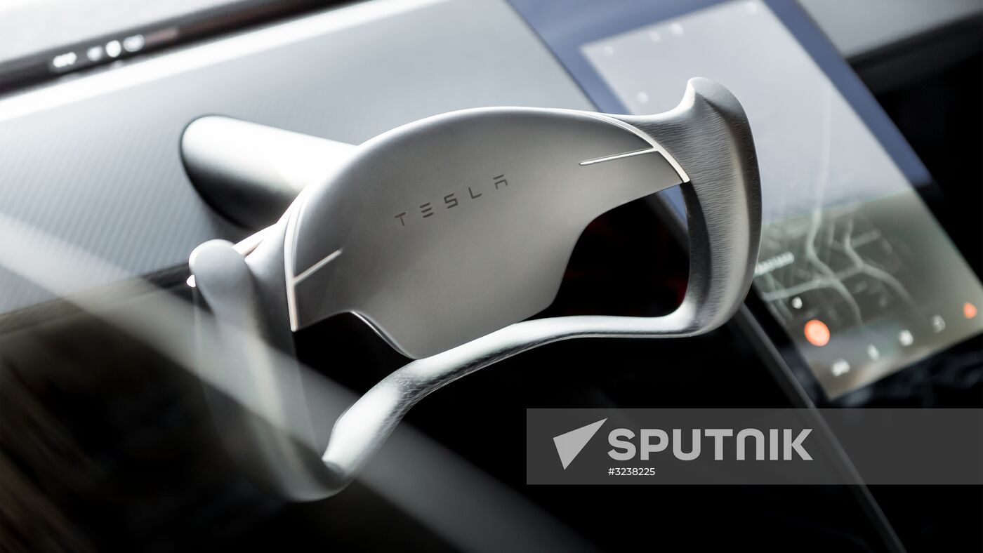 Tesla introduces new models of electric car
