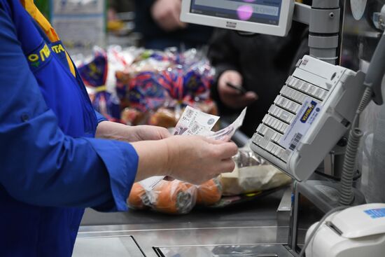 Lenta retail chain supermarket