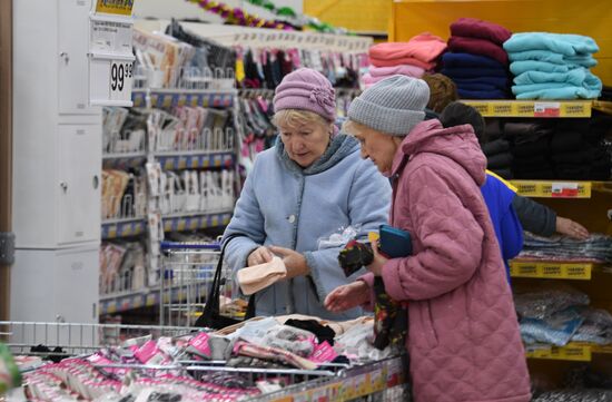 Lenta retail chain supermarket