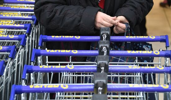 Lenta retail chain supermarket