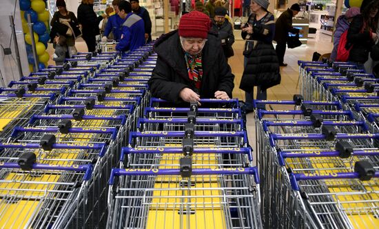 Lenta retail chain supermarket