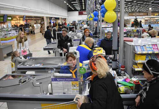 Lenta retail chain supermarket