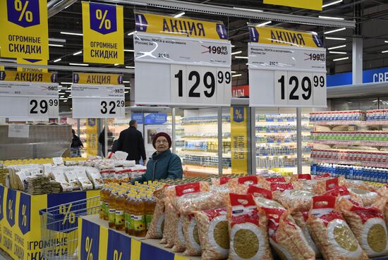 Lenta retail chain supermarket