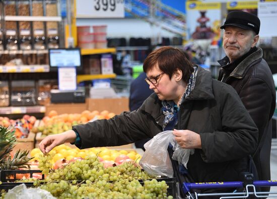 Lenta retail chain supermarket
