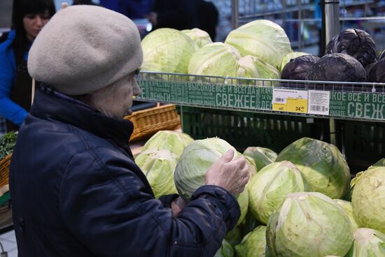 Lenta retail chain supermarket