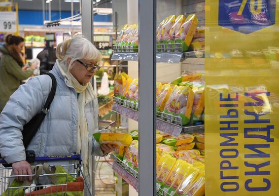 Lenta retail chain supermarket