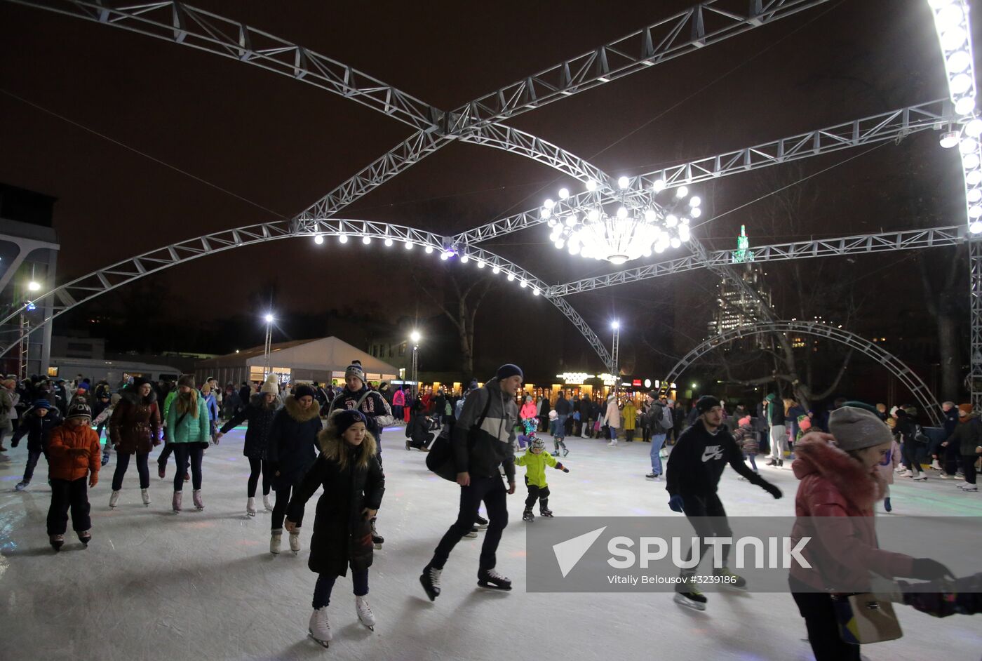Hermitage Garden opens skating-rink, new season