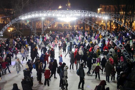 Hermitage Garden opens skating-rink, new season