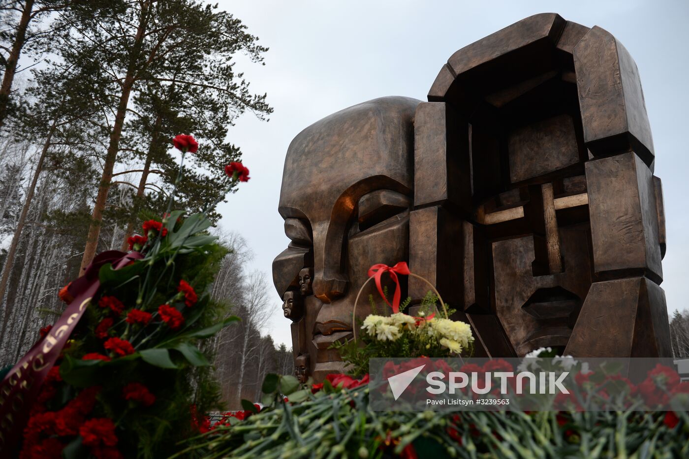 Masks of Grief monument unveiled in Yekaterinburg