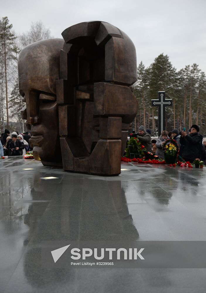 Masks of Grief monument unveiled in Yekaterinburg