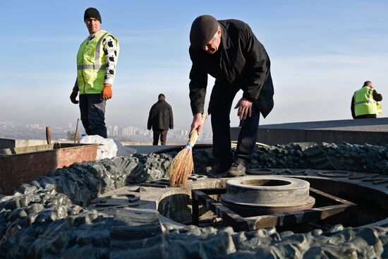 Concrete poured over Eternal Flame again in Kiev