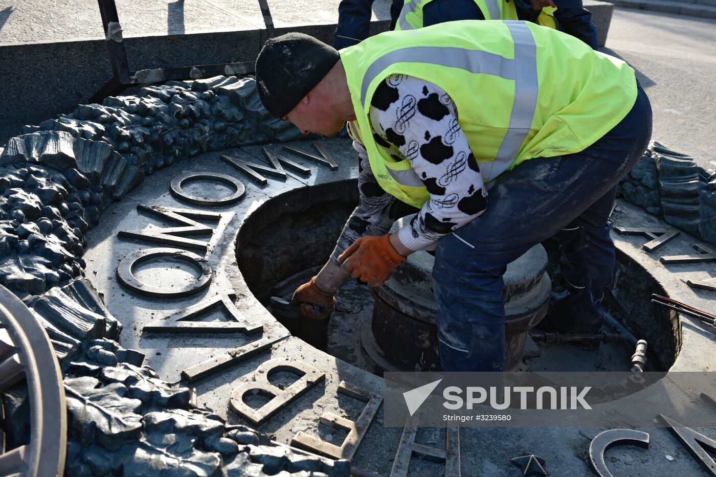 Concrete poured over Eternal Flame again in Kiev