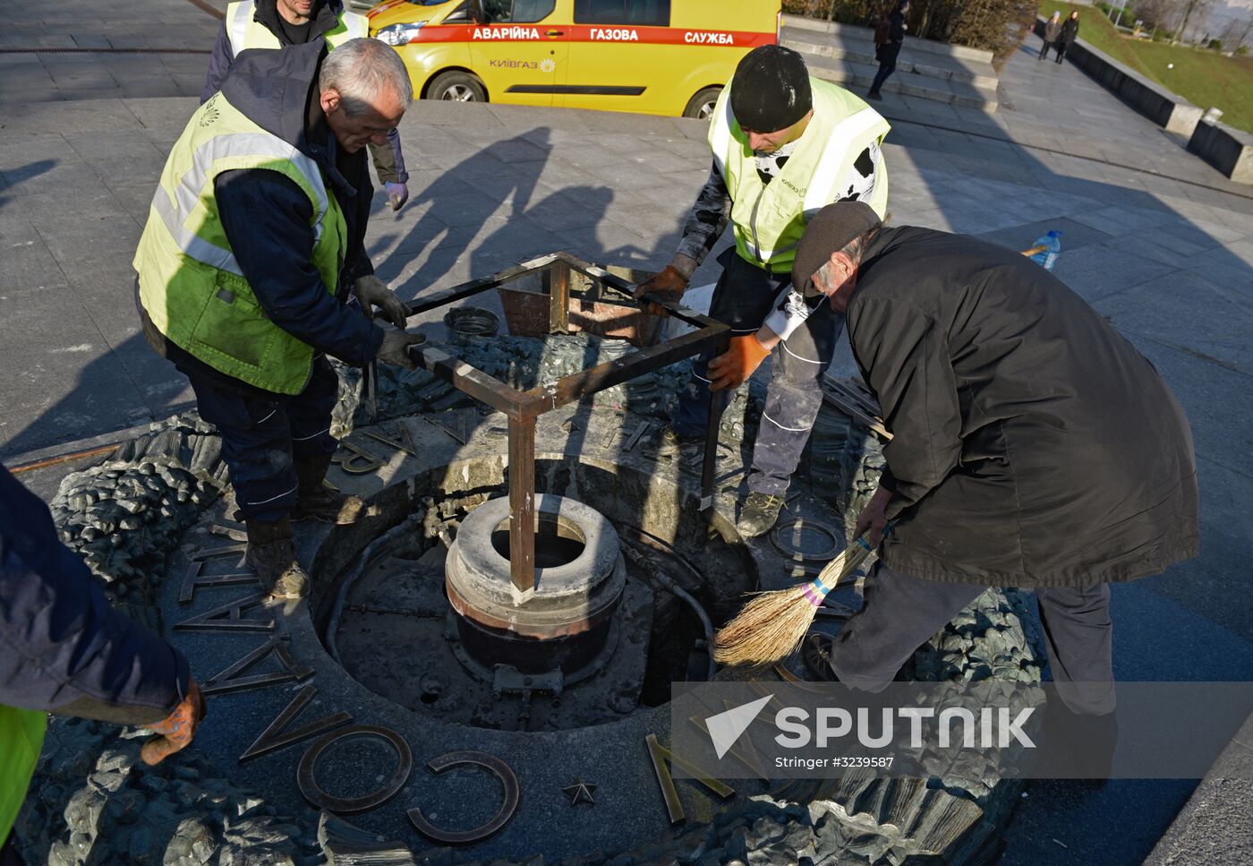 Concrete poured over Eternal Flame again in Kiev