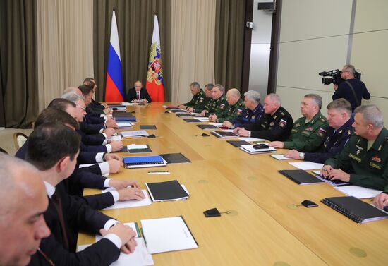 President Vladimir Putin holds meeting with leadership of Defense Ministry and defense sector