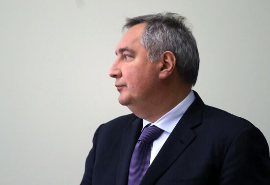 President Vladimir Putin holds meeting with leadership of Defense Ministry and defense sector