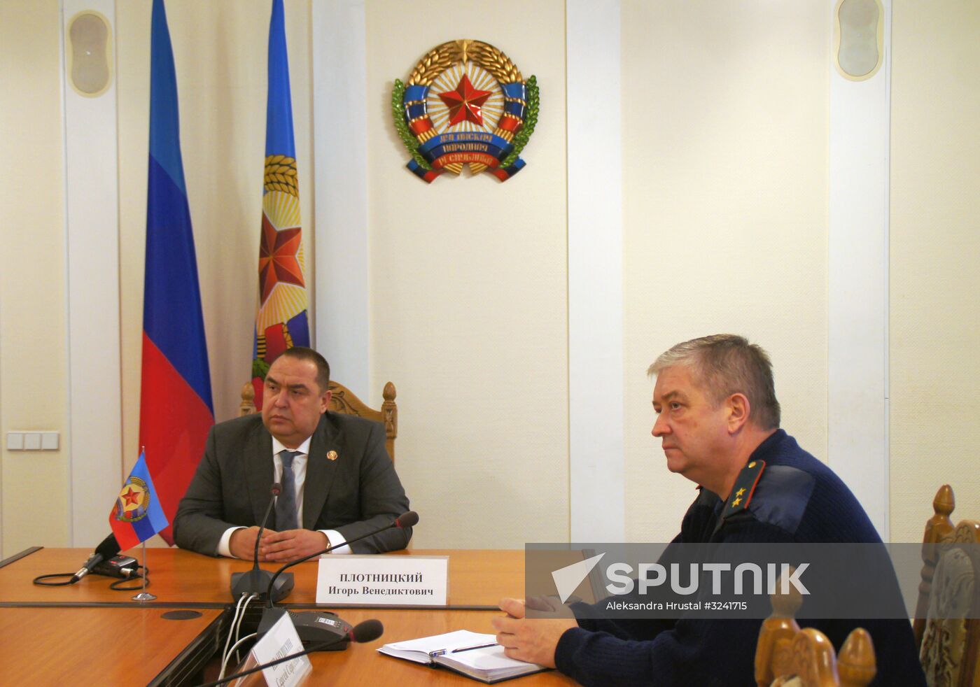 Igor Plotnitsky and Igor Kornet give news conference in Lugansk