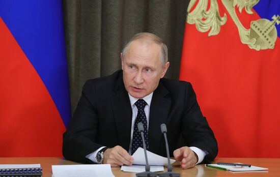 President Putin chairs meeting on army modernization