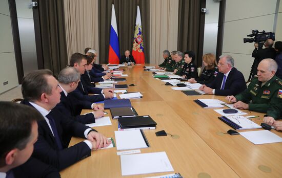 President Putin chairs meeting on army modernization