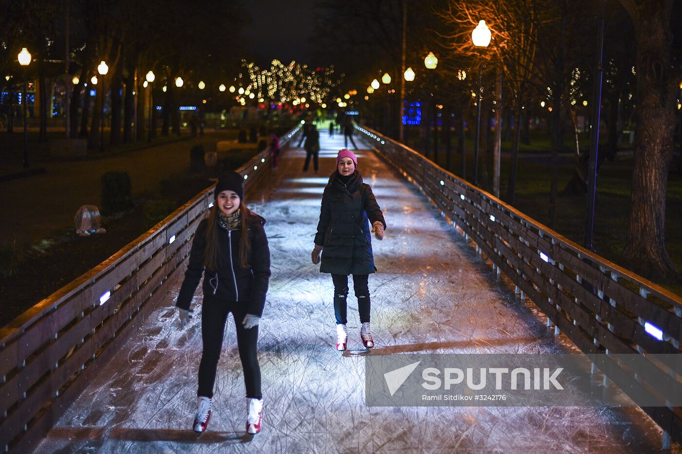 Stereo ice rink opens in Gorky Park