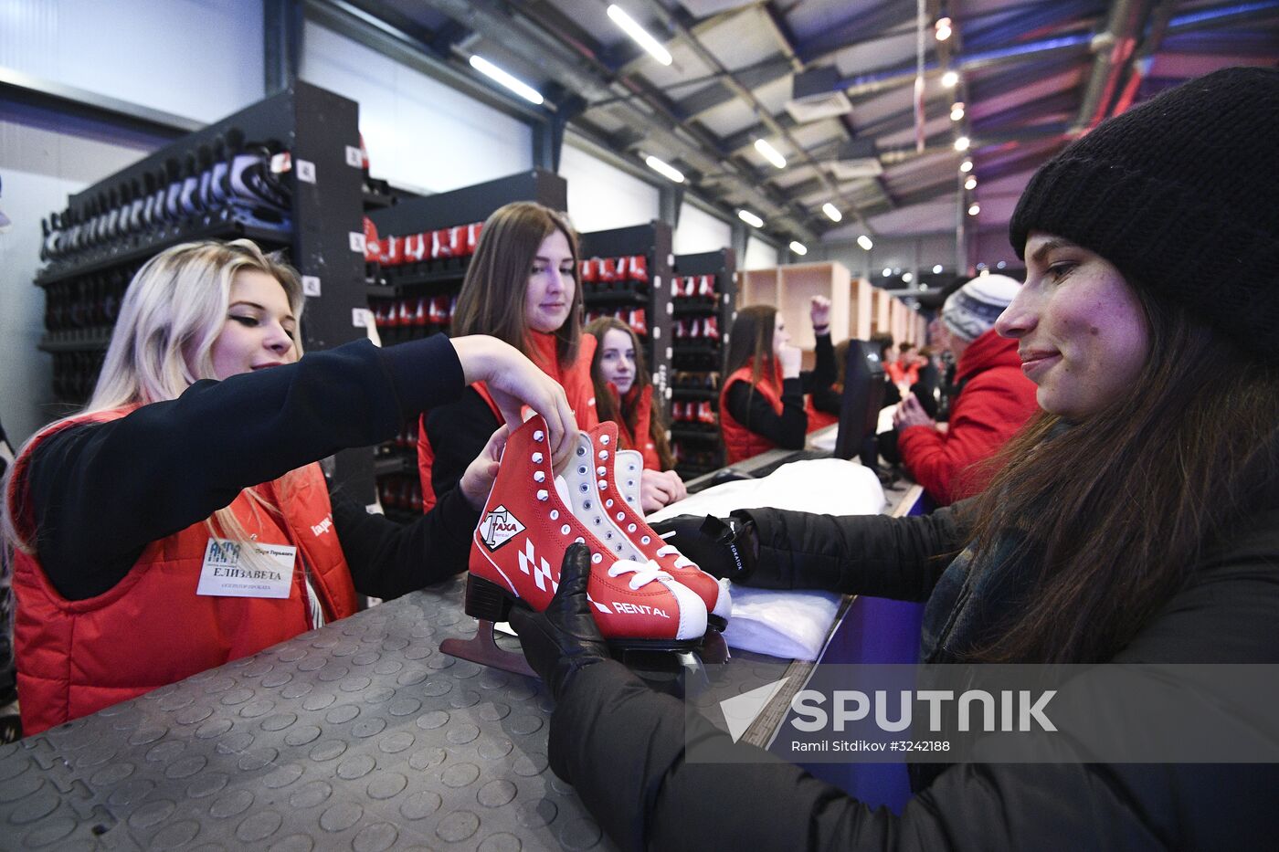 Stereo ice rink opens in Gorky Park